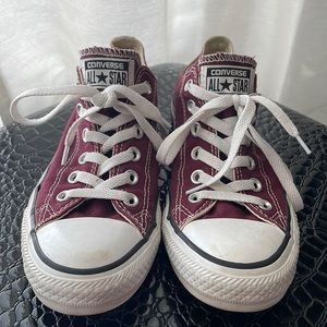 Low rise converse Chuck Taylor . Size 8. Women’s. Burgundy/maroon.